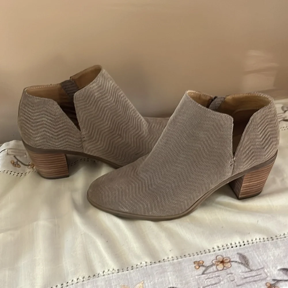 Lucky Brand Parnesa Perforated Suede/Leather Bootie Size 10